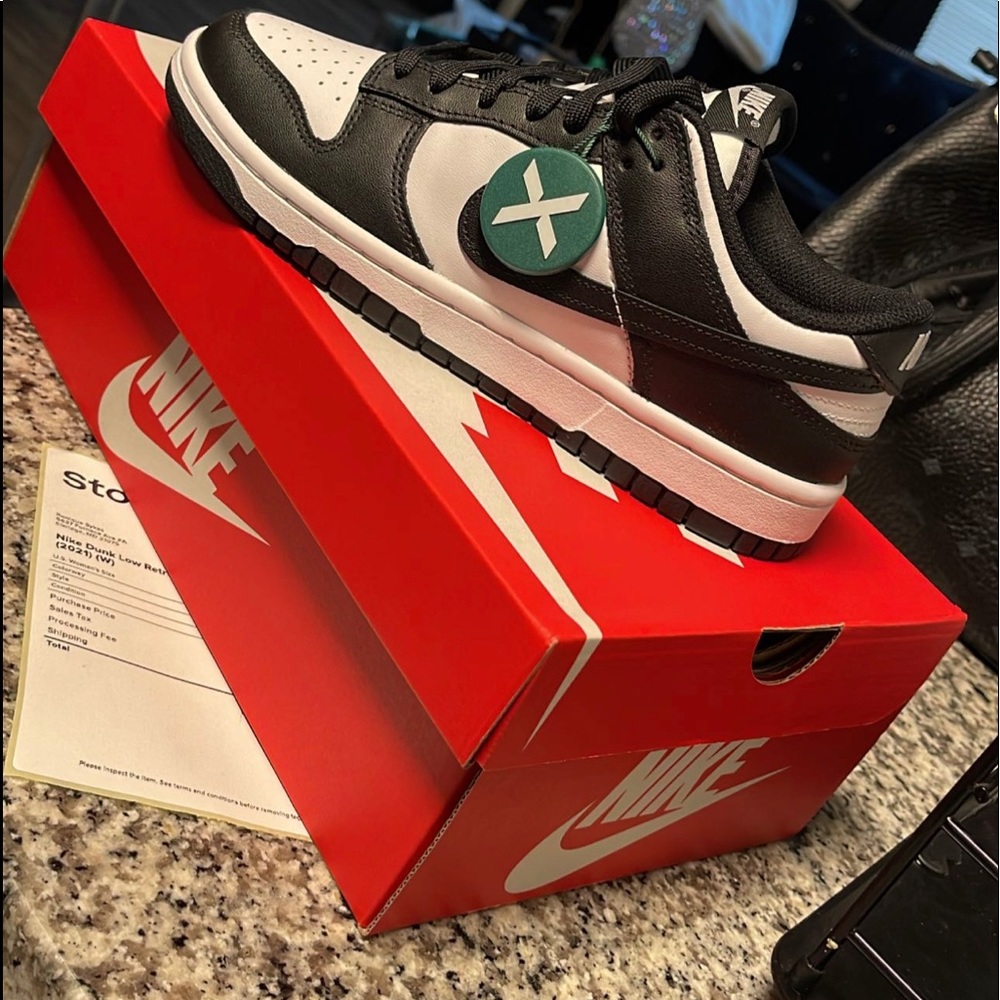 Women Dunks Black and White Size 8.5